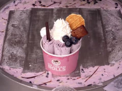 蓝莓冰淇淋-如何将蓝莓制作成冰淇淋卷浆果ASMR食品甜点食谱